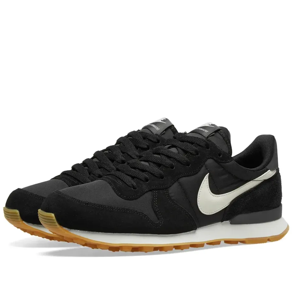 Internationalist W