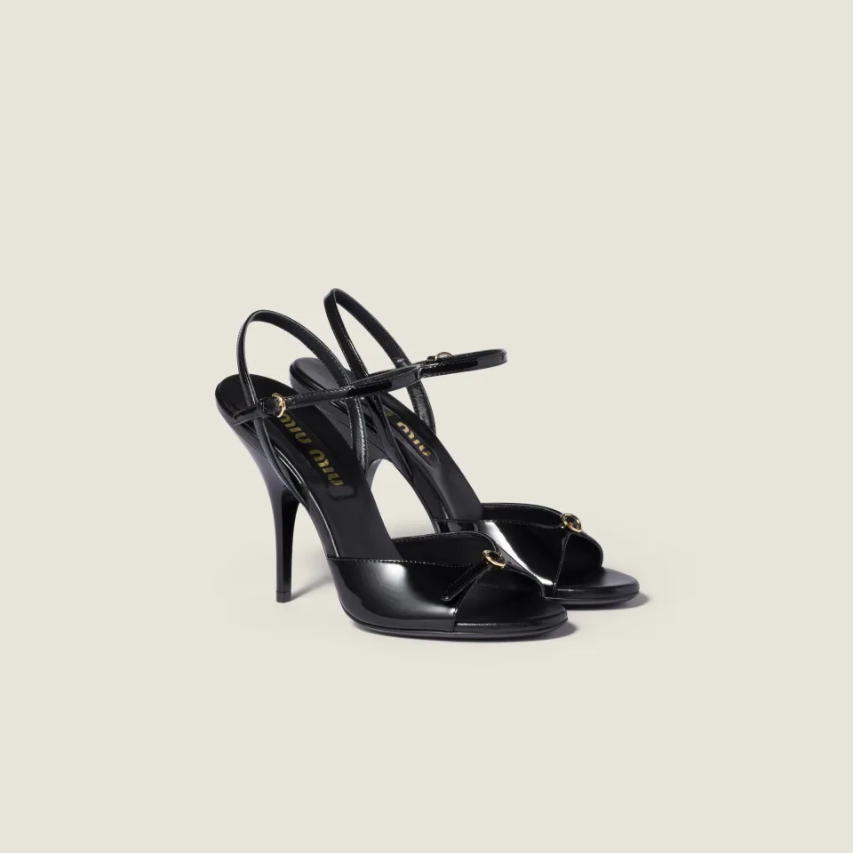 Patent leather sandals with buckles