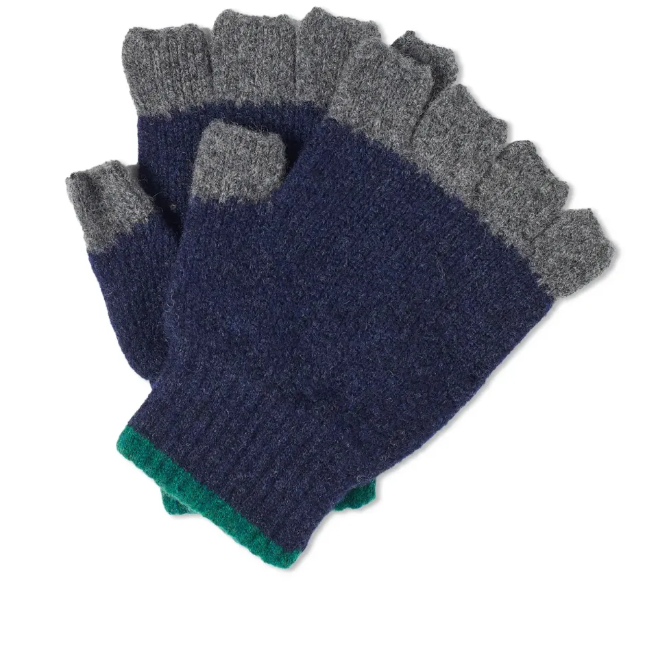Howlin' No Fingers in There Gloves