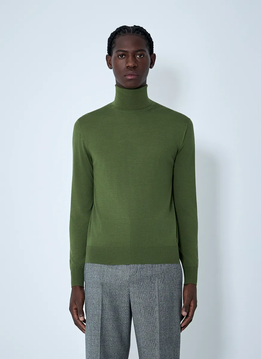 Fine Knit Turtleneck Sweater