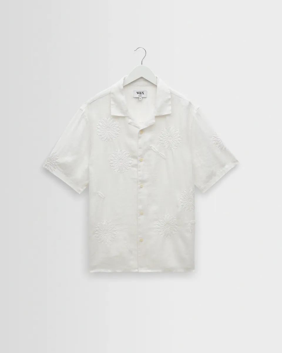 Didcot - White Flower Embroidered Short-Sleeve Shirt