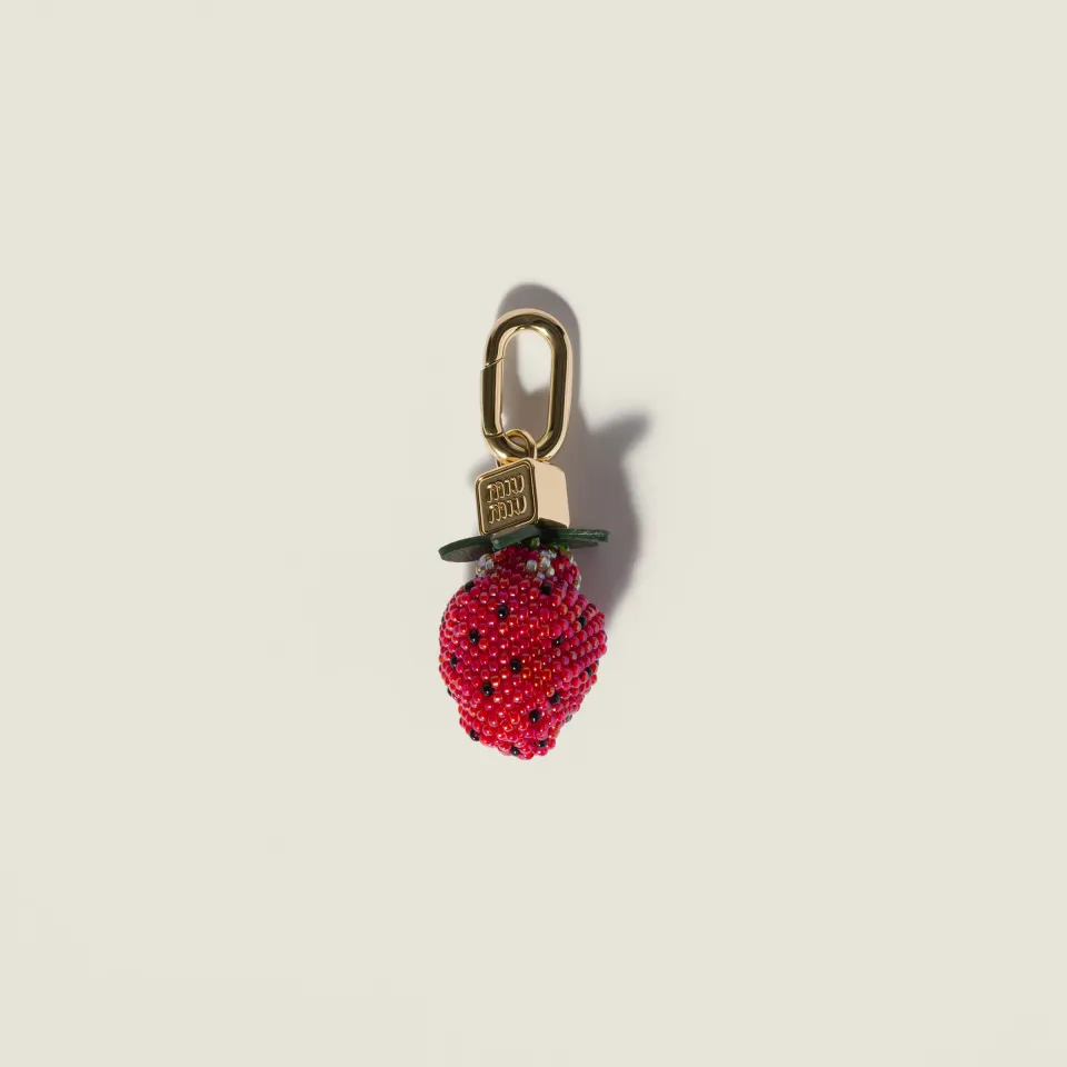 Beads and leather micro trick