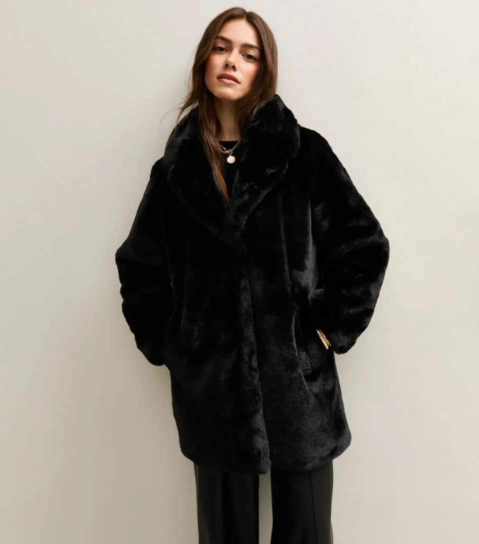 Women's Petite Black Faux Fur Collared Jacket