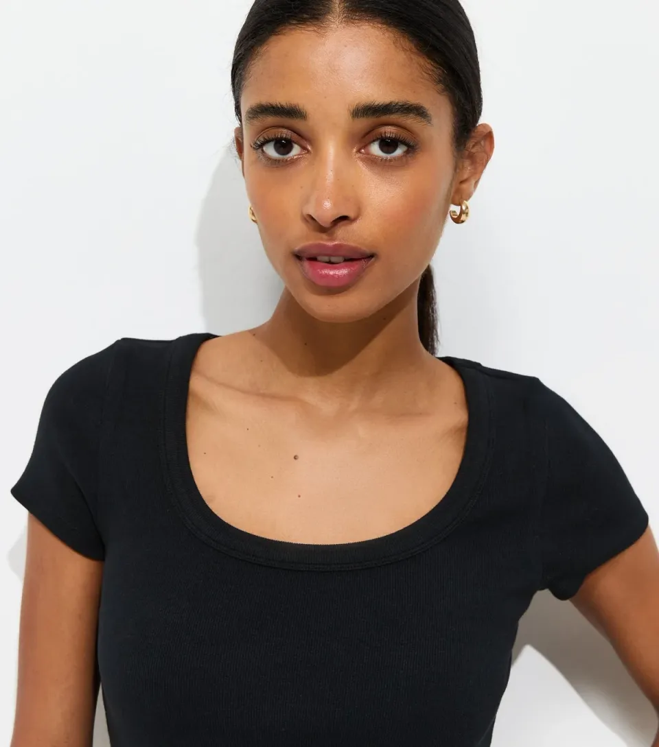 Women's Premium Black Heavyweight Cotton Scoop Neck T-Shirt