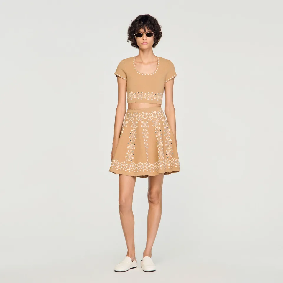 Short skirt with scarf embroidery