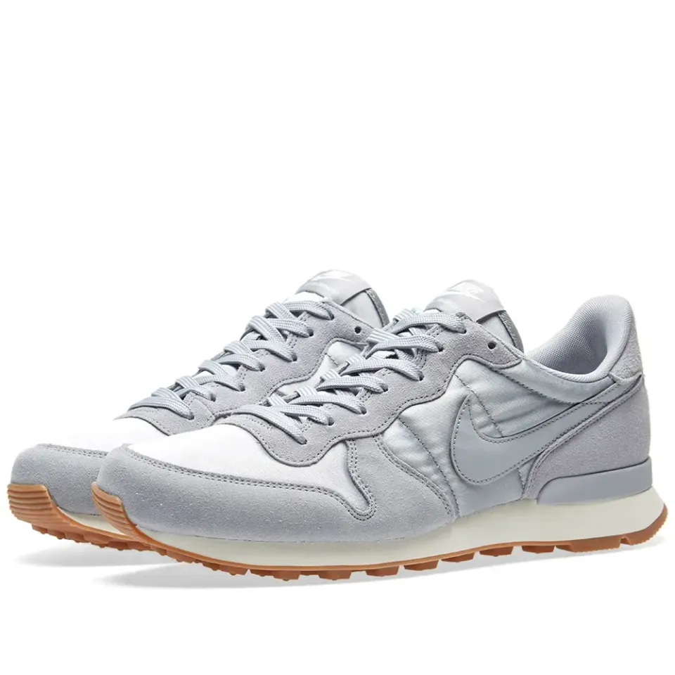 Internationalist W