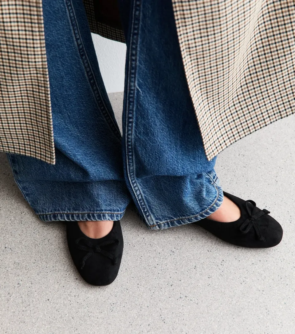 Women's Black Faux Suede Bow Ballerina Pumps