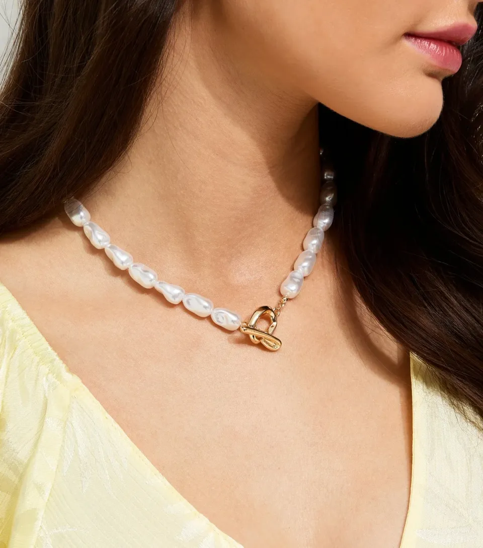 Off White Faux Pearl Knot Necklace