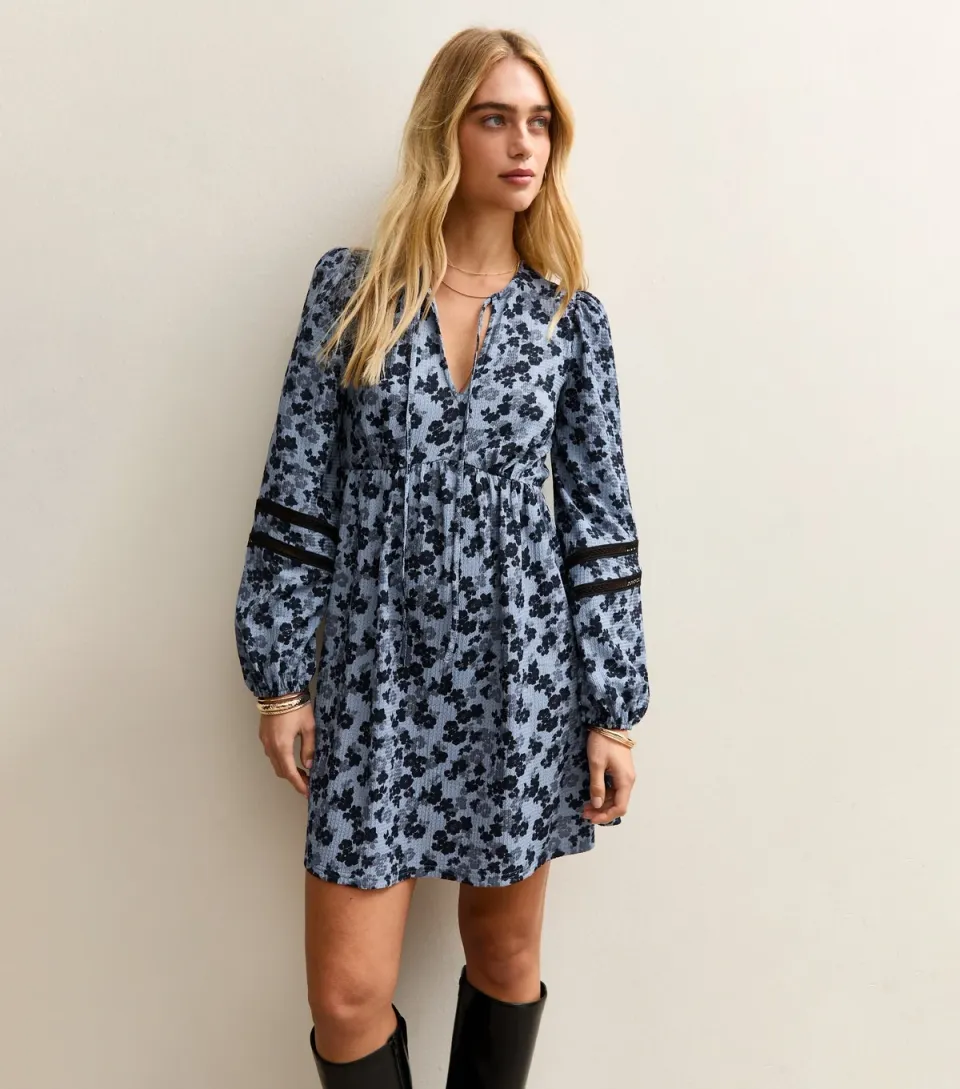 Women's Blue Floral Crinkled Mini Dress