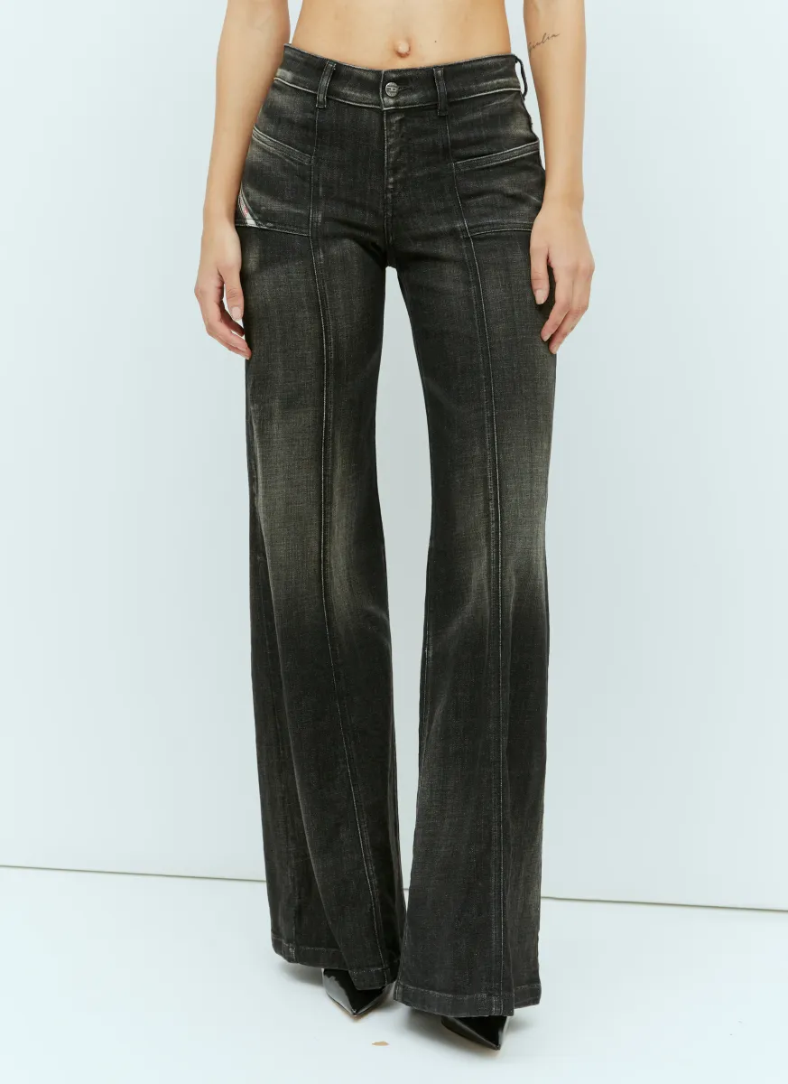 D-Akii Flared Jeans