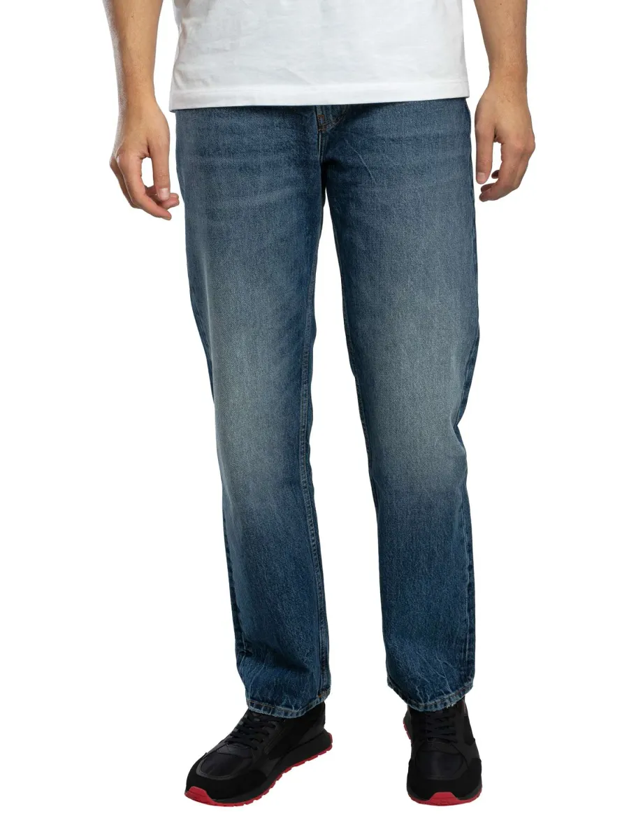 840 Straight Jeans