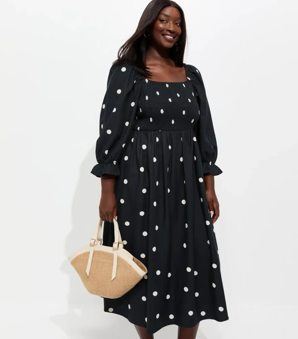Women's Plus Size Black Polka Dot Shirred Cropped Sleeve Midi Dress Curves