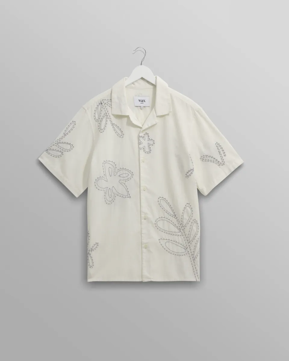 Didcot - Ecru and Blue Floral Embroidered Short-Sleeve Shirt