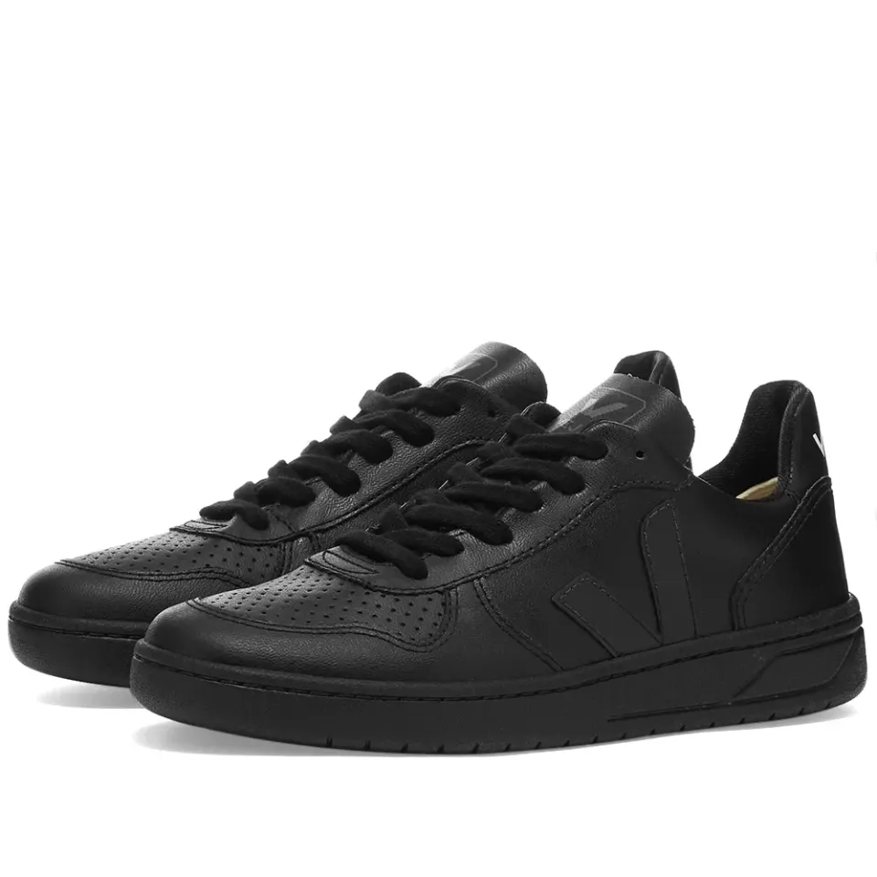 V-10 CWL Basketball Sneaker
