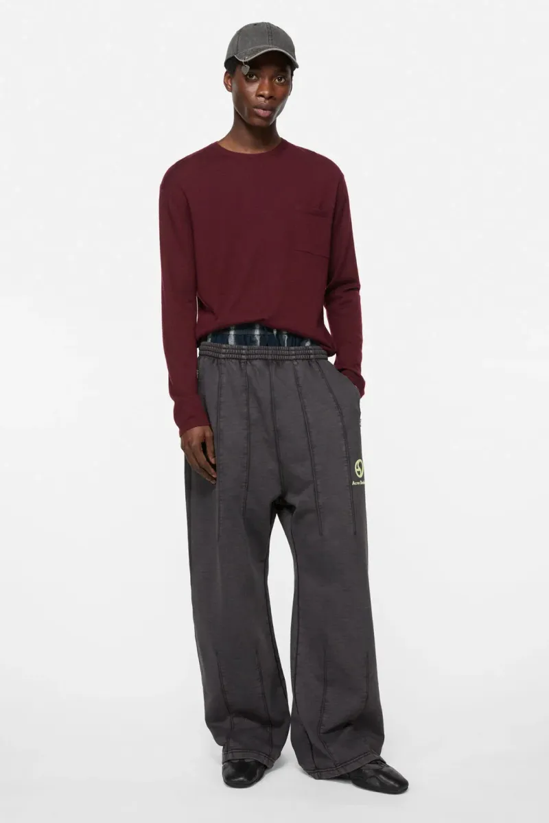 Cashmere sweater with pocket