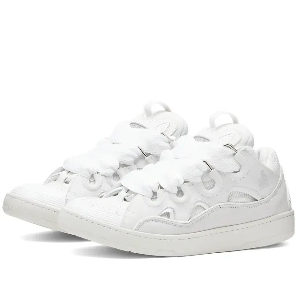 Sneakers Curb