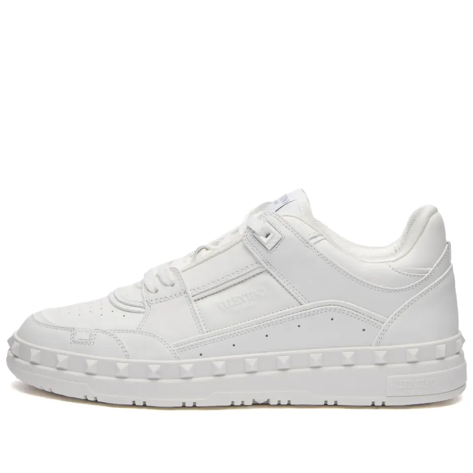 Free Dots Court Sneaker