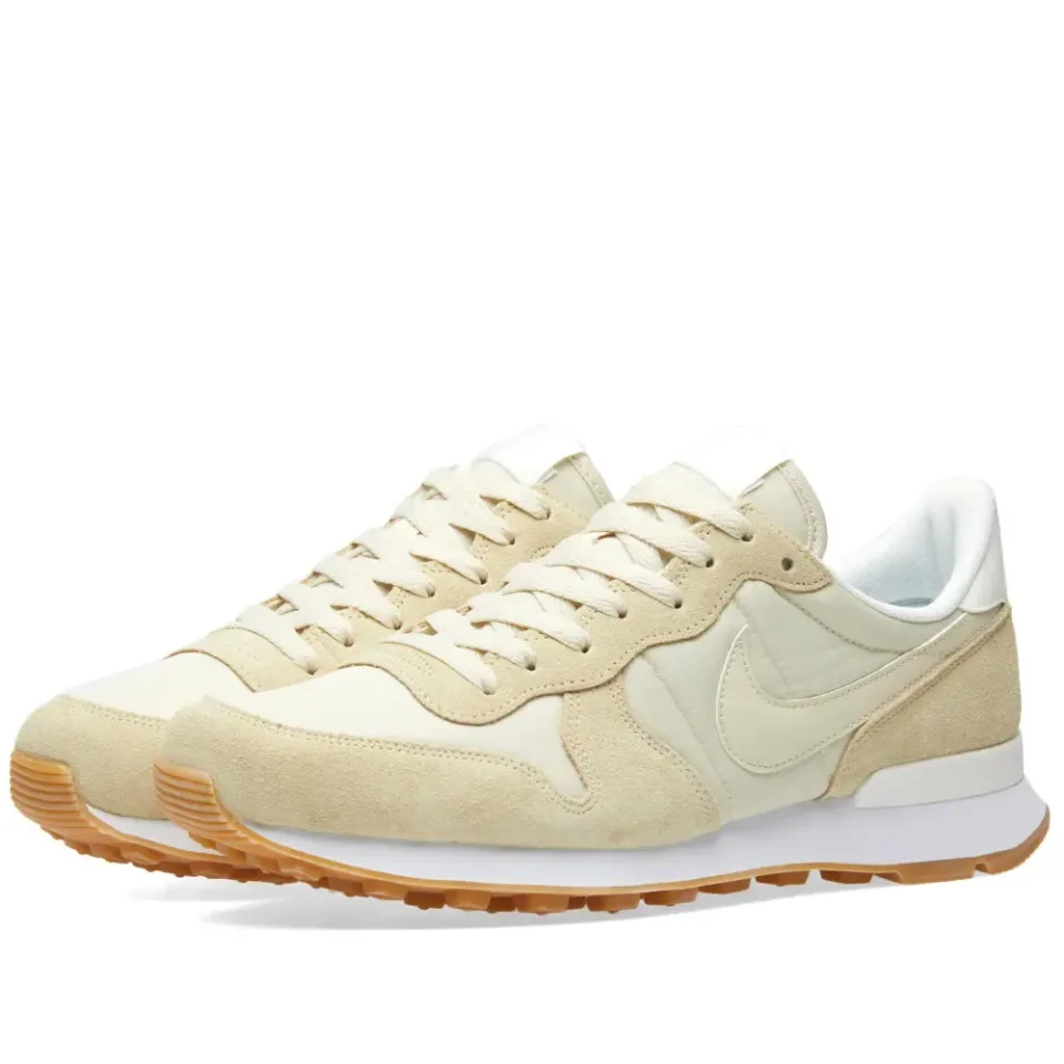 Internationalist W