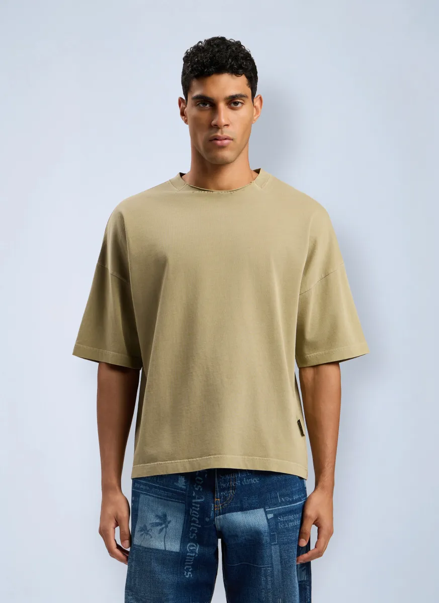Curved Logo Loose Collar T-Shirt