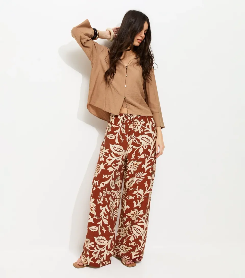 Women's Red Folk Leaf Print Wide Leg Trousers