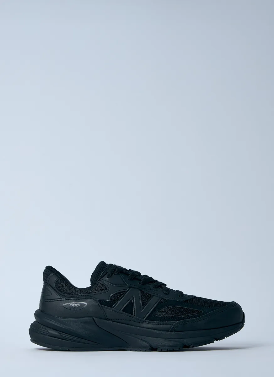990 Sneakers