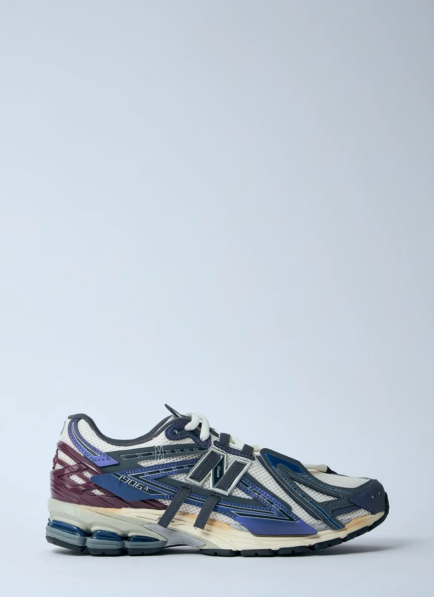 1906A Sneakers